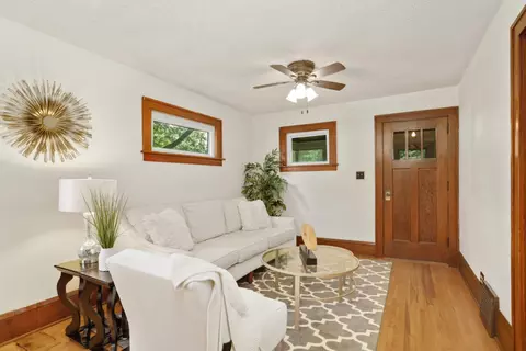 1043 Englewood Ave, Saint Paul, MN 55104