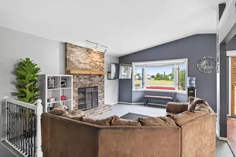 3008 94th Ave N, Brooklyn Park, MN 55444