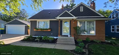 2236 Gardenette Dr S, White Bear Lake, MN 55110