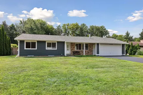 1706 Chestnut Dr, Hudson, WI 54016