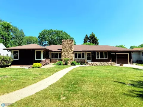 1328 10th Ave S, Moorhead, MN 56560
