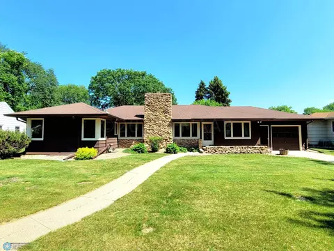 1328 10th Ave S, Moorhead, MN 56560