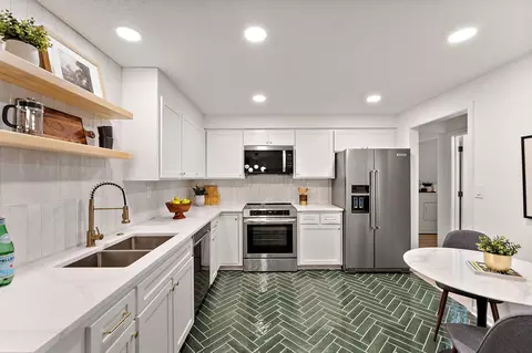 1101 Sibley Memorial Hwy #302, Lilydale, MN 55118