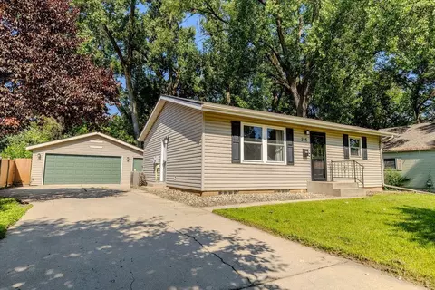 215 NE Hawaii St, Willmar, MN 56201