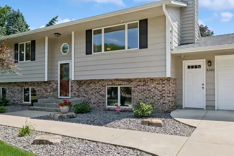 4260 Heine Strasse St, Eagan, MN 55122