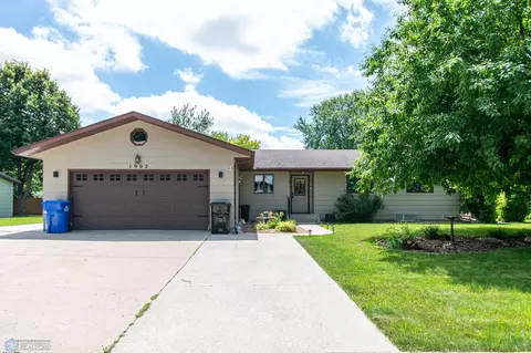 1902 23rd Ave S, Fargo, ND 58103