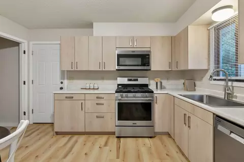 Kitchen - 1824 Turquoise Trl, Eagan, MN 55122 photo 2 of 5