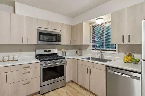 Kitchen - 1824 Turquoise Trl, Eagan, MN 55122 photo 3 of 5