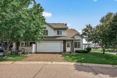3590 Genevieve Ave N, Oakdale, MN 55128