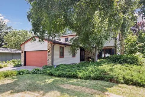 2184 Larry Ho Dr, Saint Paul, MN 55119