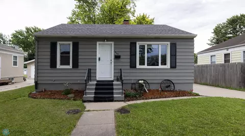 1425 7th St N, Fargo, ND 58102