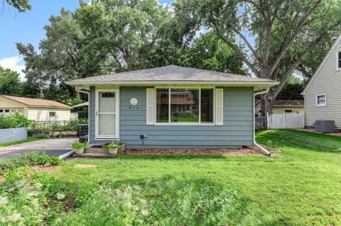 815 9th St W, Hastings, MN 55033