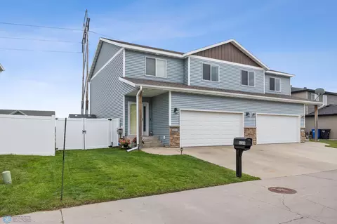 4284 Estate Dr S, Fargo, ND 58104