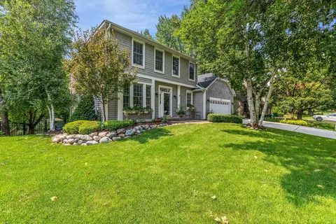 8656 Endicott Trl, Eden Prairie, MN 55347