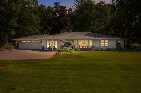 2194 Charlton Rd, Sunfish Lake, MN 55118