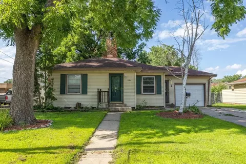 1122 6th St NW, Faribault, MN 55021