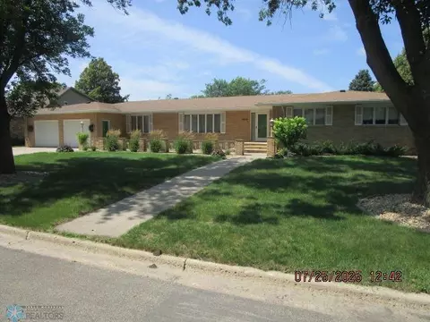 1029 Valley St, Wahpeton, ND 58075