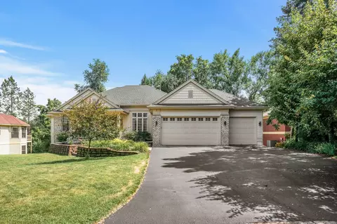 442 Vadnais Lake Dr, Vadnais Heights, MN 55127