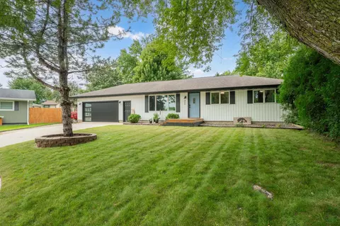 400 Sunset Ct NE, Stewartville, MN 55976