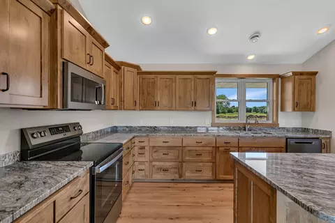 Kitchen - 1958 68th Ave N, Saint Cloud, MN 56303 photo 2 of 2