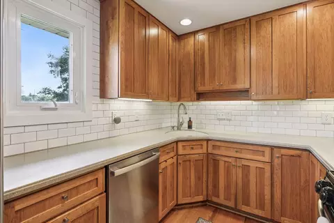 Kitchen - 1719 Nokia Way, Eagan, MN 55122 photo 5 of 6