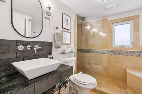 Bath - 1719 Nokia Way, Eagan, MN 55122 photo 2 of 4