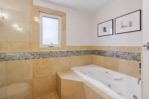Bath - 1719 Nokia Way, Eagan, MN 55122 photo 3 of 4