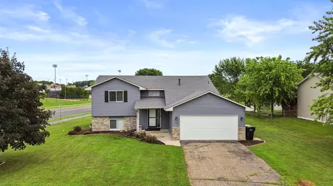 137 Hickory Ln E, Shakopee, MN 55379