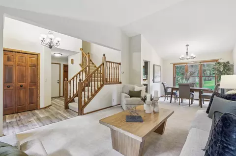 791 Sunset Dr, Eagan, MN 55123 photo 4