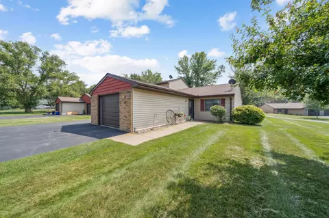 910 E 6th St #2A, New Richmond, WI 54017