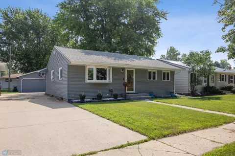 1228 15th St N, Moorhead, MN 56560