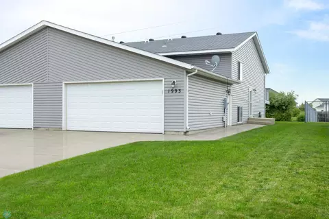 1993 52nd St S, Fargo, ND 58103