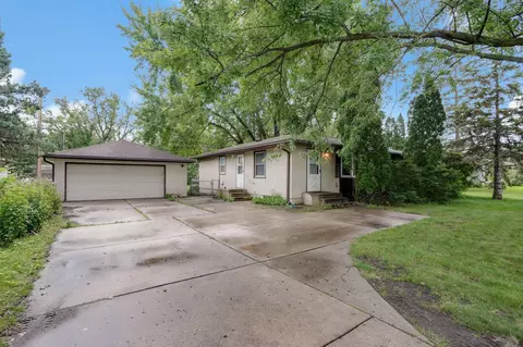 2674 Hamline Ave N, Roseville, MN 55113
