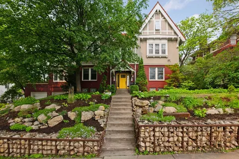 1920 Pillsbury Ave S, Minneapolis, MN 55403