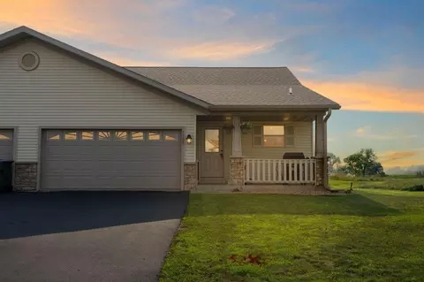 1725 Ponderosa Ln, New Richmond, WI 54017