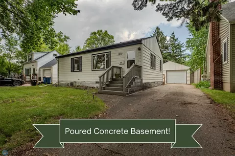 1210 2nd St S, Moorhead, MN 56560
