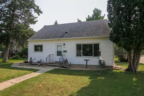 545 Grove St SW, Hutchinson, MN 55350