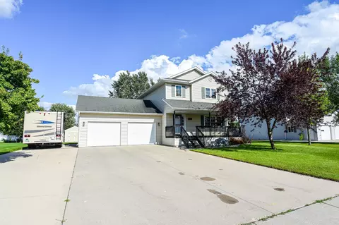 1202 Somerset Dr, Thief River Falls, MN 56701