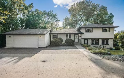 430 Park Pl, Mahtomedi, MN 55115