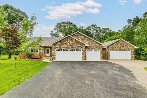 3220 S Vine St, Cambridge, MN 55008
