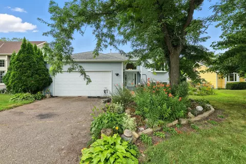 15913 Garrett Dr, Apple Valley, MN 55124