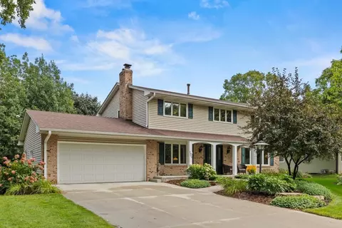 2804 Mcleod St, Burnsville, MN 55337
