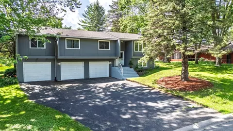6910 Park View Ln, Eden Prairie, MN 55346