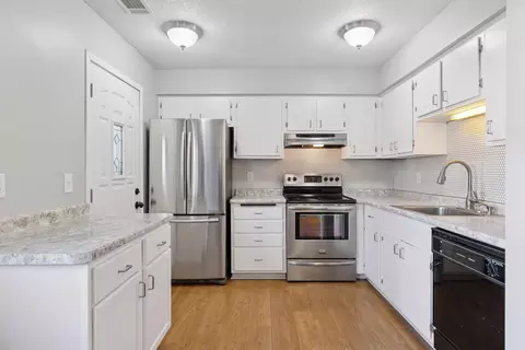 7834 Dunmore Rd, Woodbury, MN 55125