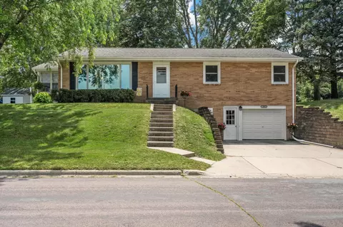 404 6th Ave NE, Waseca, MN 56093