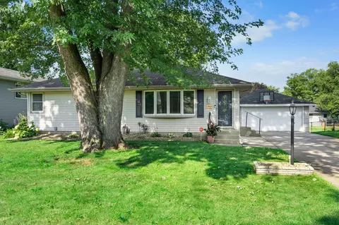 1849 Chatsworth St N, Roseville, MN 55113