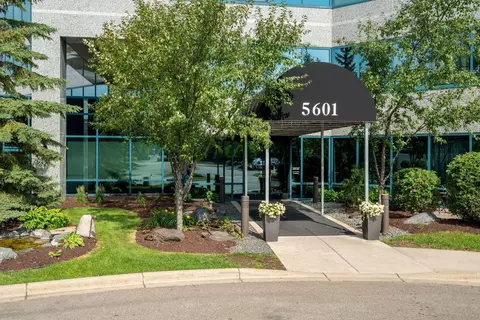 5601 Smetana Dr #907, Minnetonka, MN 55343