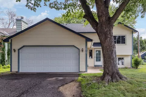 1610 Victoria St N, Saint Paul, MN 55117