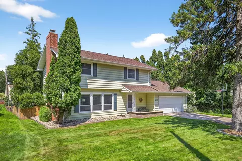 1412 Skyline Dr SW, Rochester, MN 55902