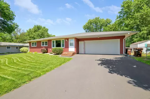 1022 5th St W, Hastings, MN 55033